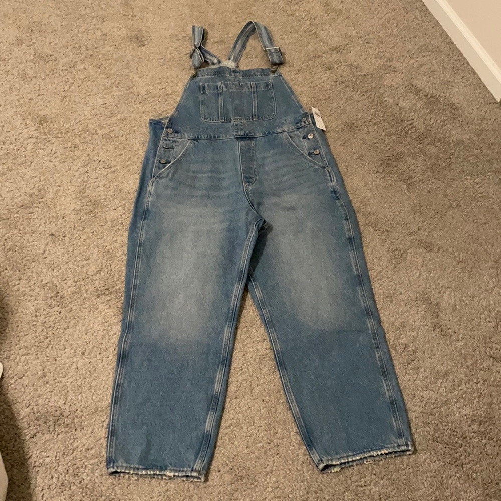 NWT - Ordered incorrect size - never worn, tags still on.